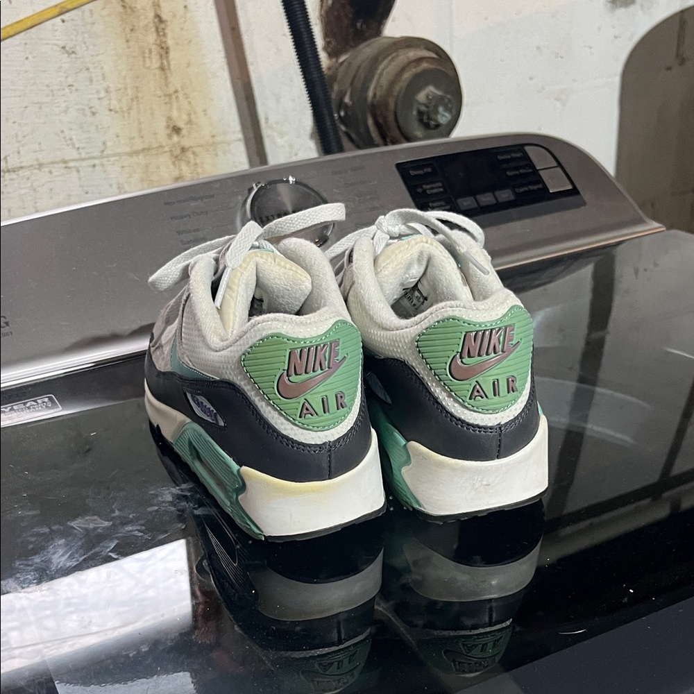 Nike Air Max Shoes in Cream and Mint - Picture 2 of 3